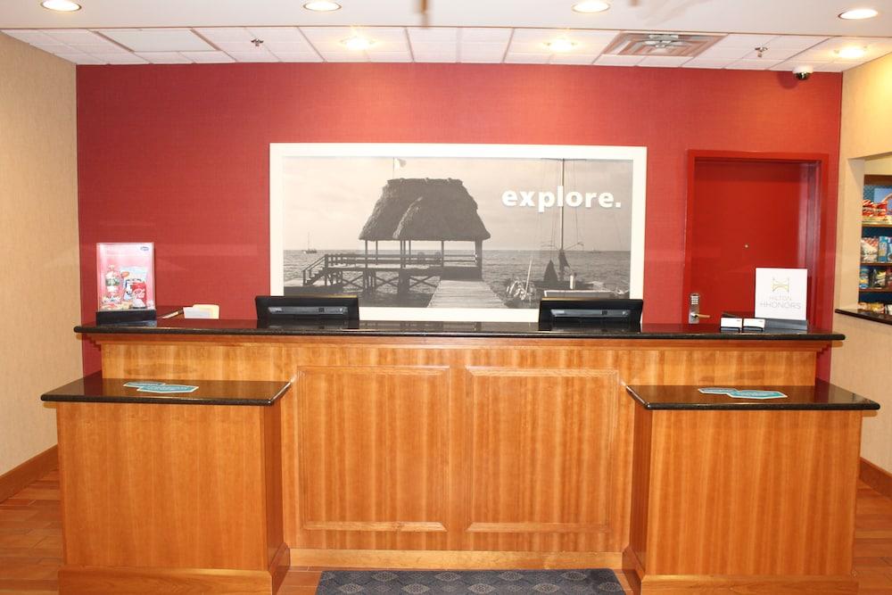 Hampton Inn Gloucester Eksteriør bilde
