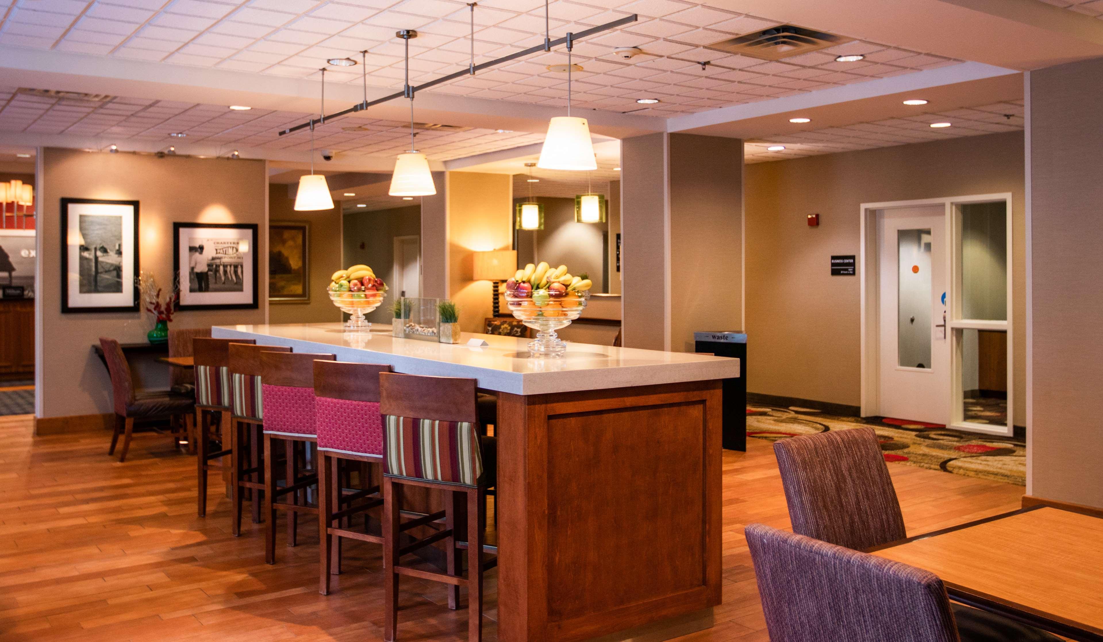 Hampton Inn Gloucester Eksteriør bilde