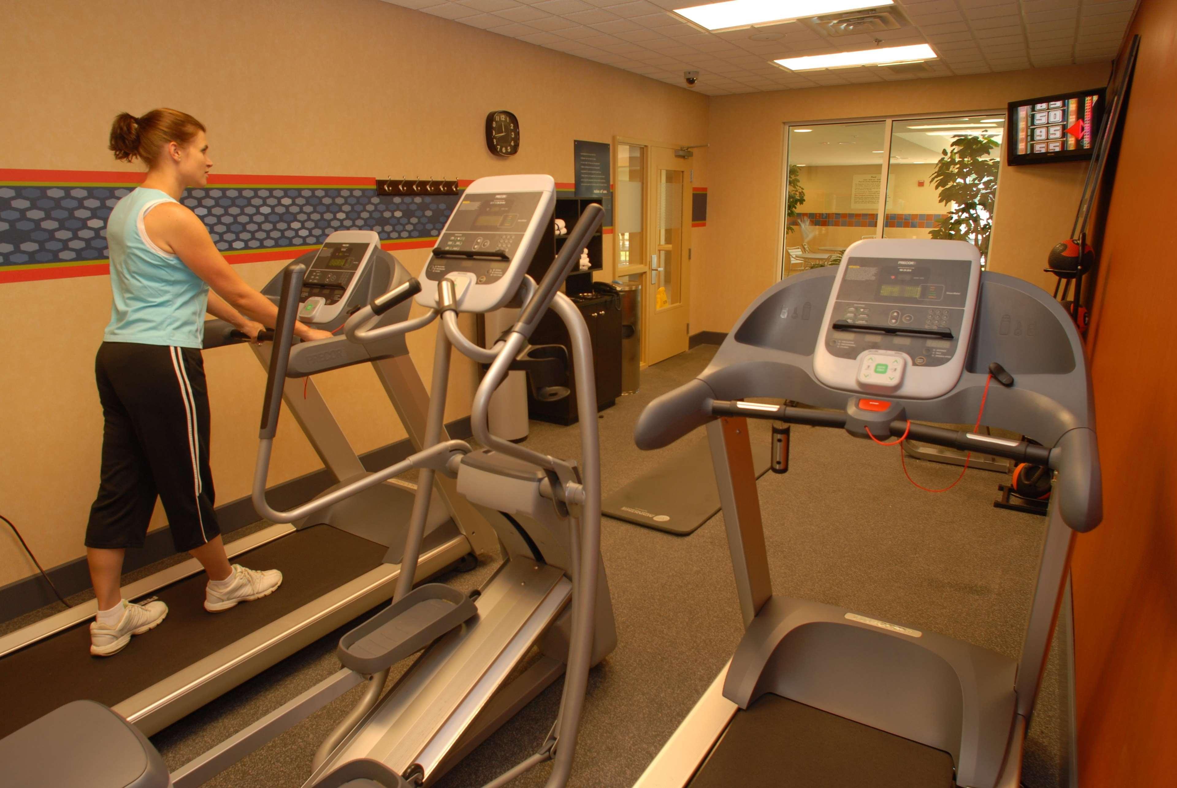 Hampton Inn Gloucester Eksteriør bilde