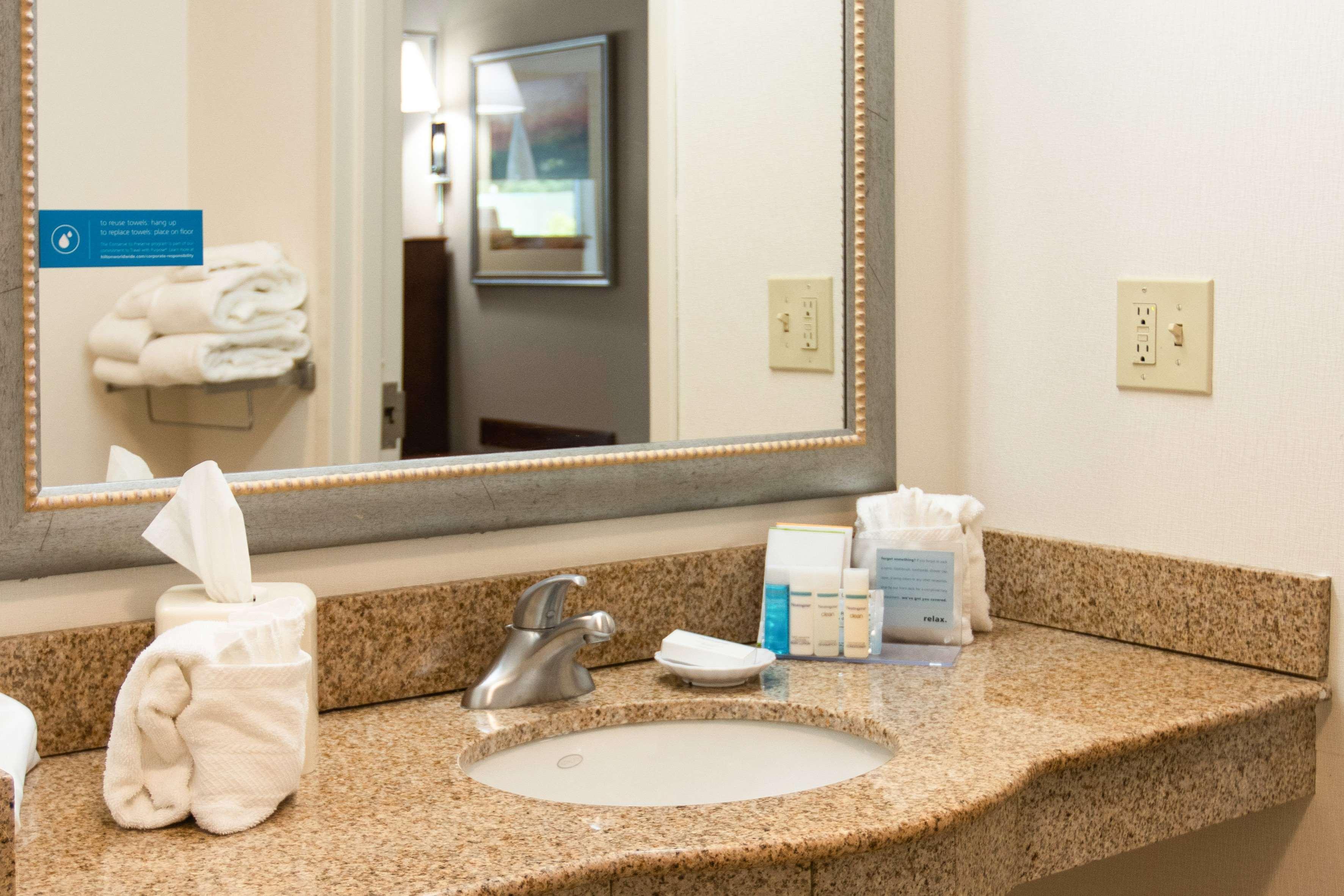 Hampton Inn Gloucester Eksteriør bilde