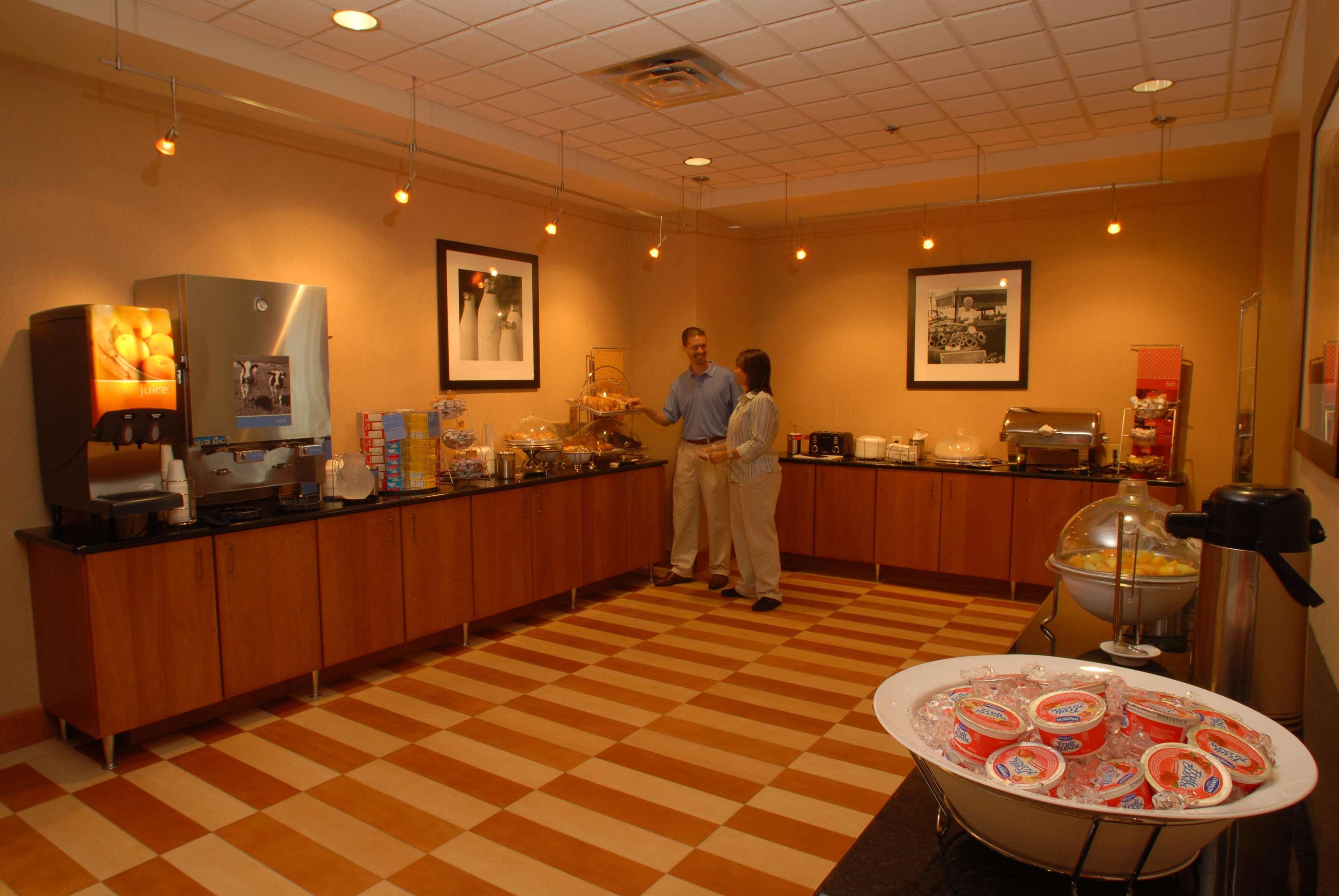 Hampton Inn Gloucester Eksteriør bilde