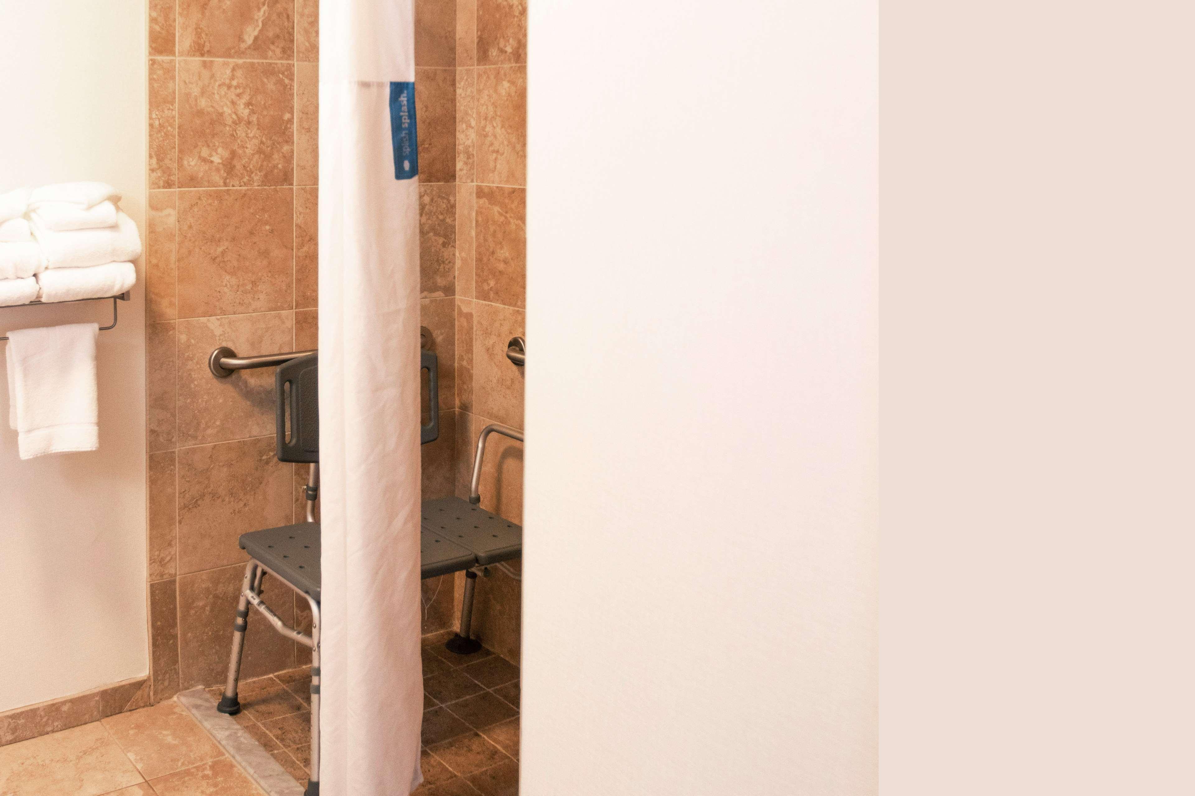 Hampton Inn Gloucester Eksteriør bilde