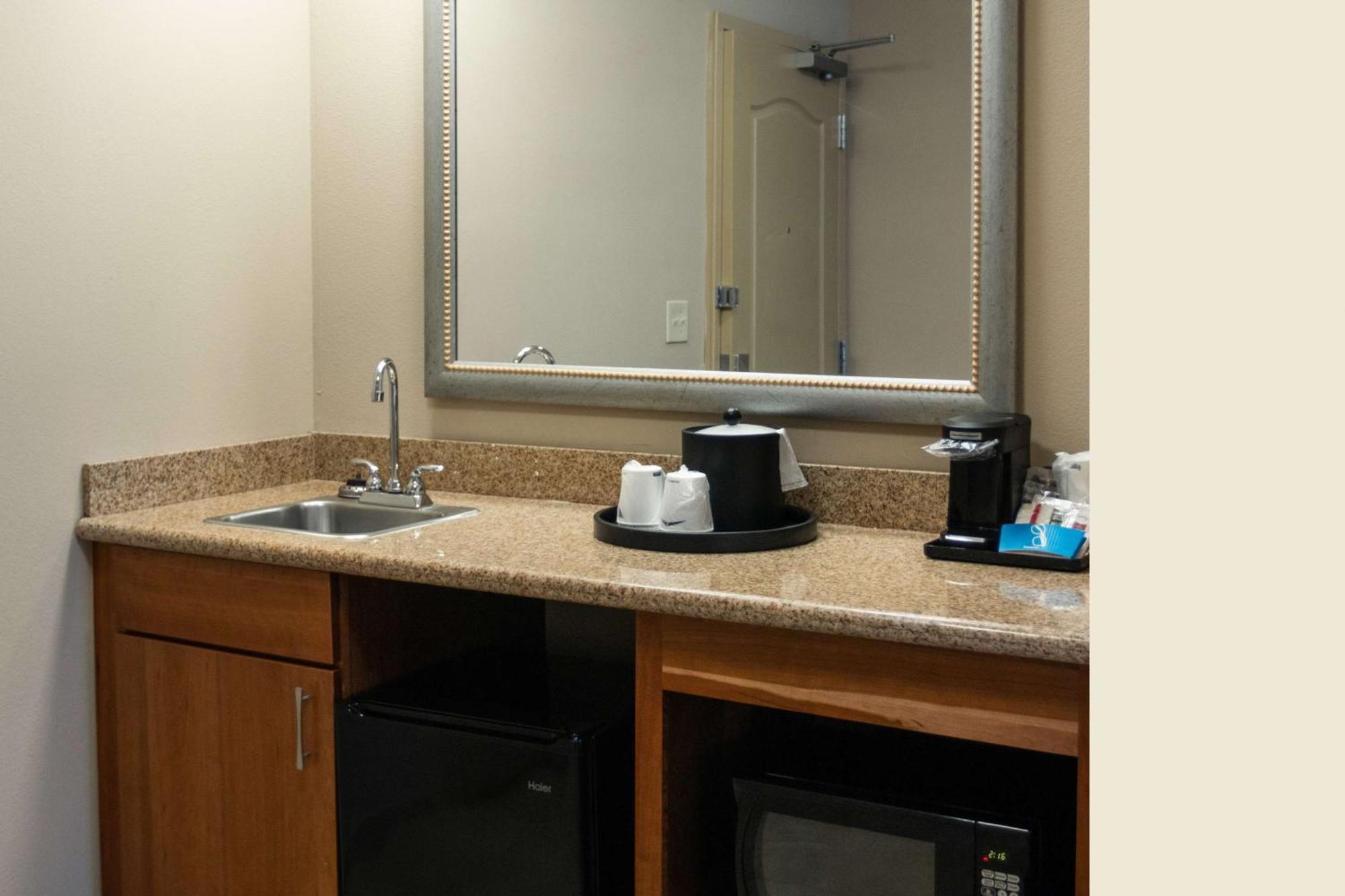 Hampton Inn Gloucester Eksteriør bilde