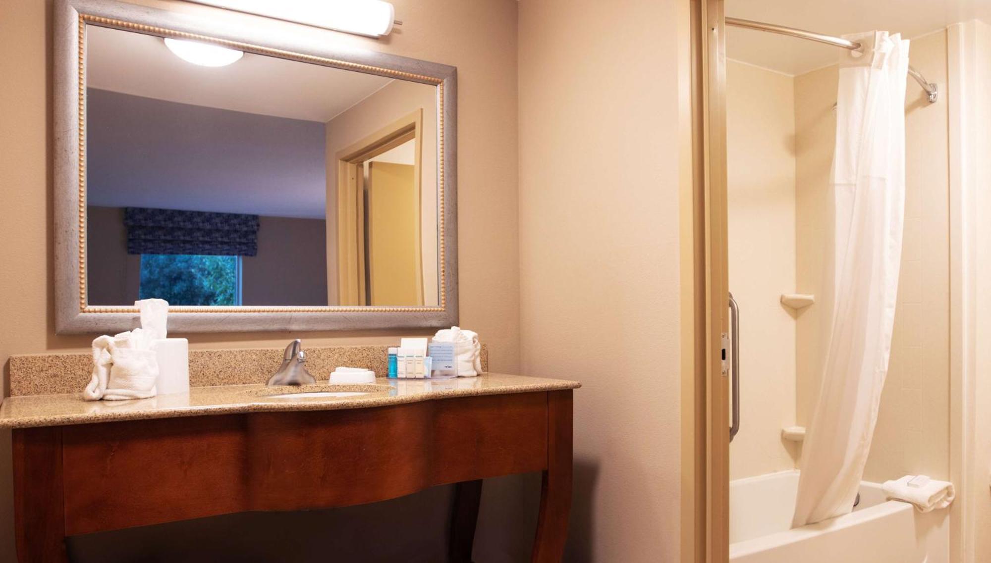 Hampton Inn Gloucester Eksteriør bilde