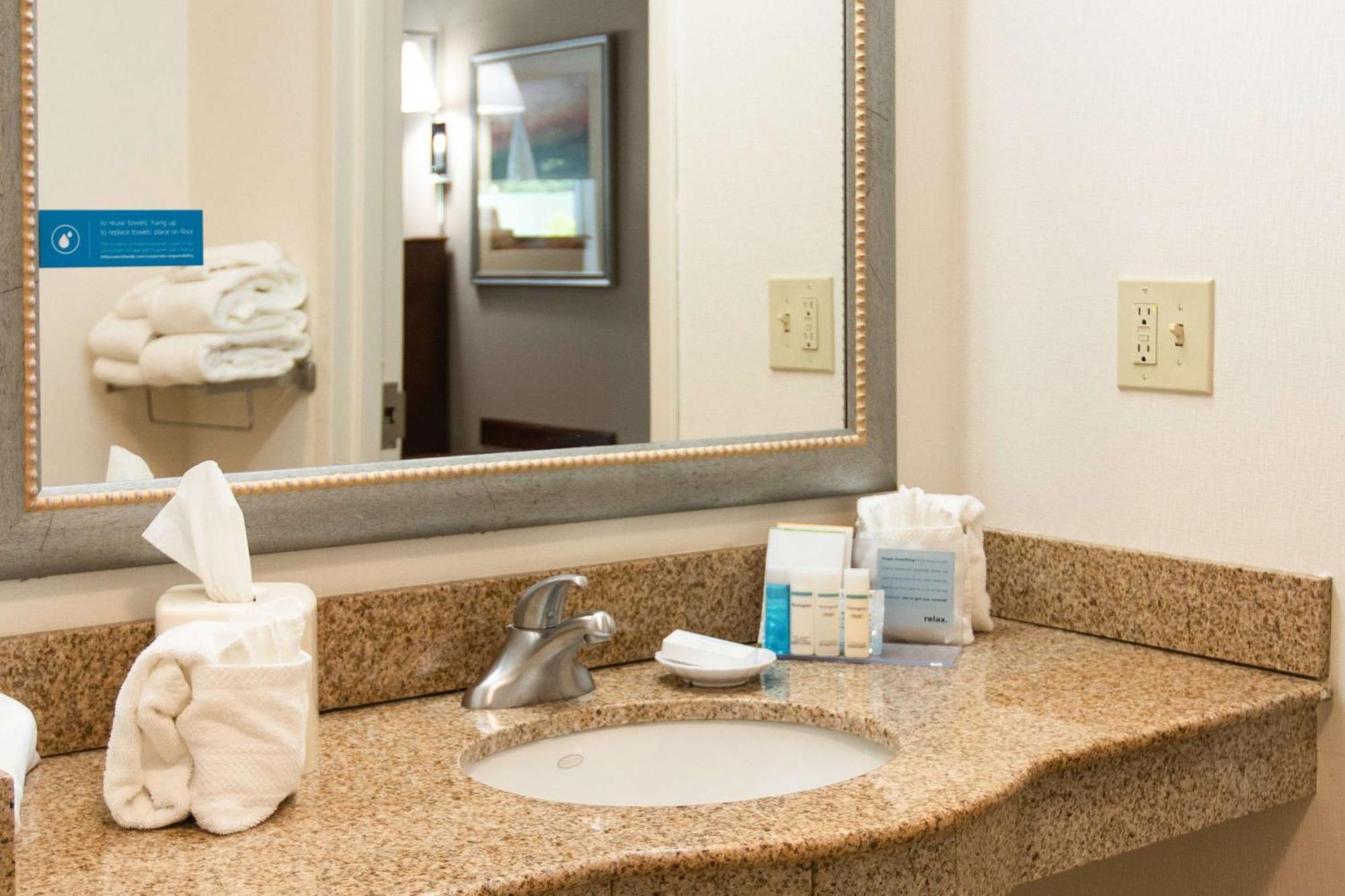 Hampton Inn Gloucester Eksteriør bilde