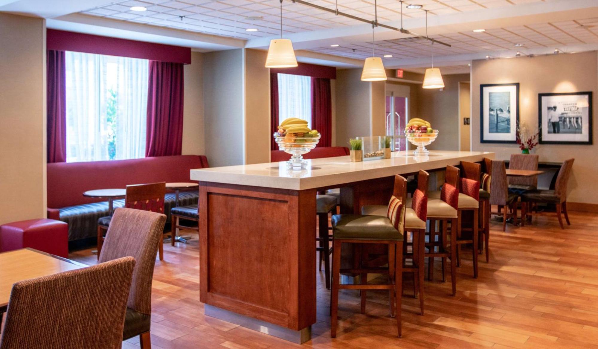 Hampton Inn Gloucester Eksteriør bilde