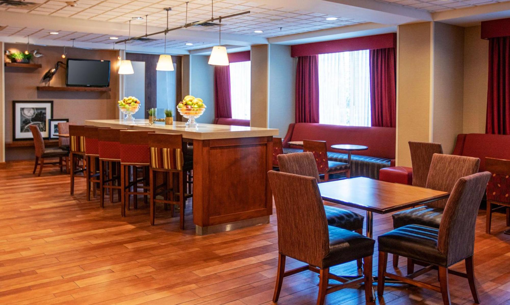 Hampton Inn Gloucester Eksteriør bilde