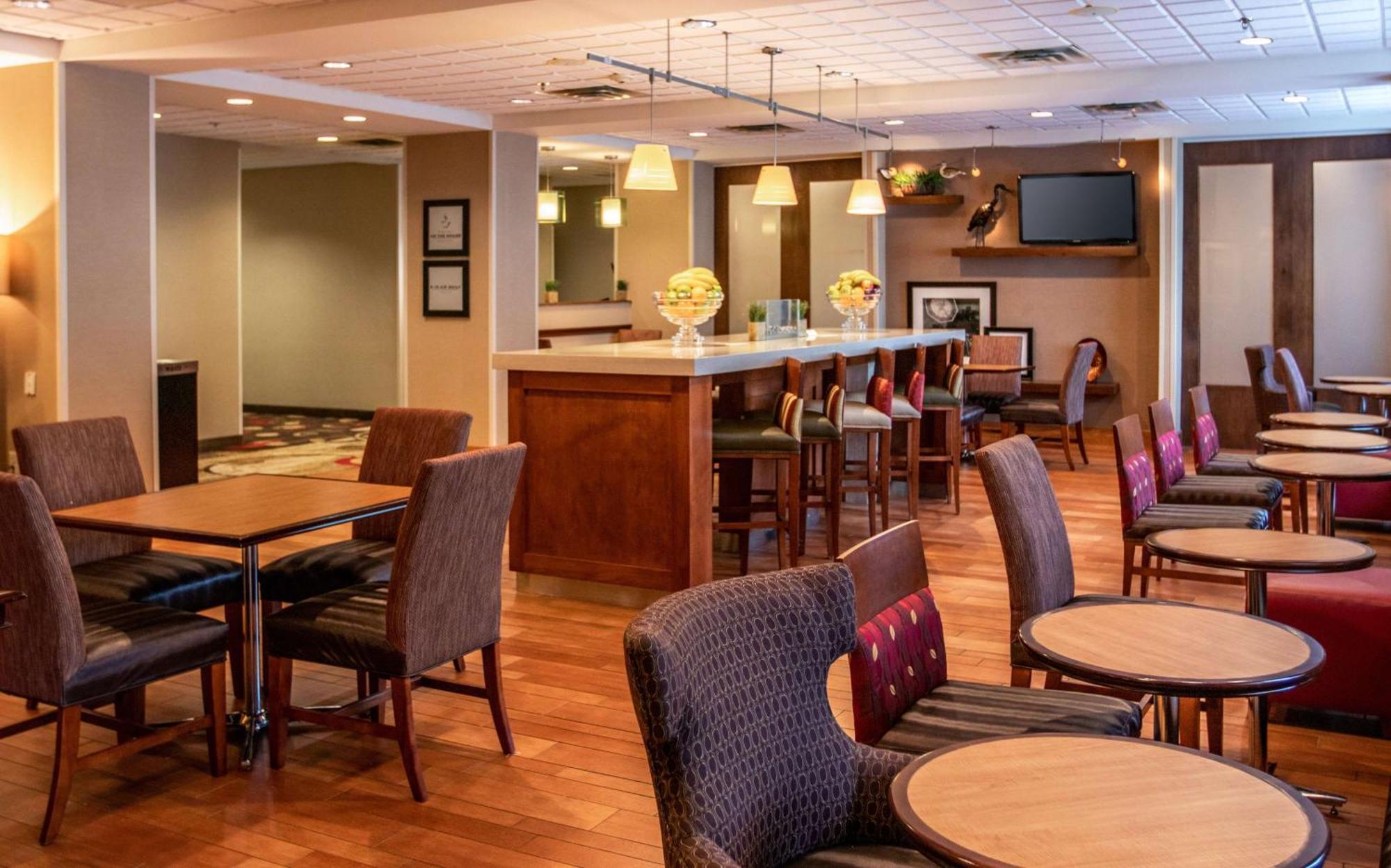 Hampton Inn Gloucester Eksteriør bilde