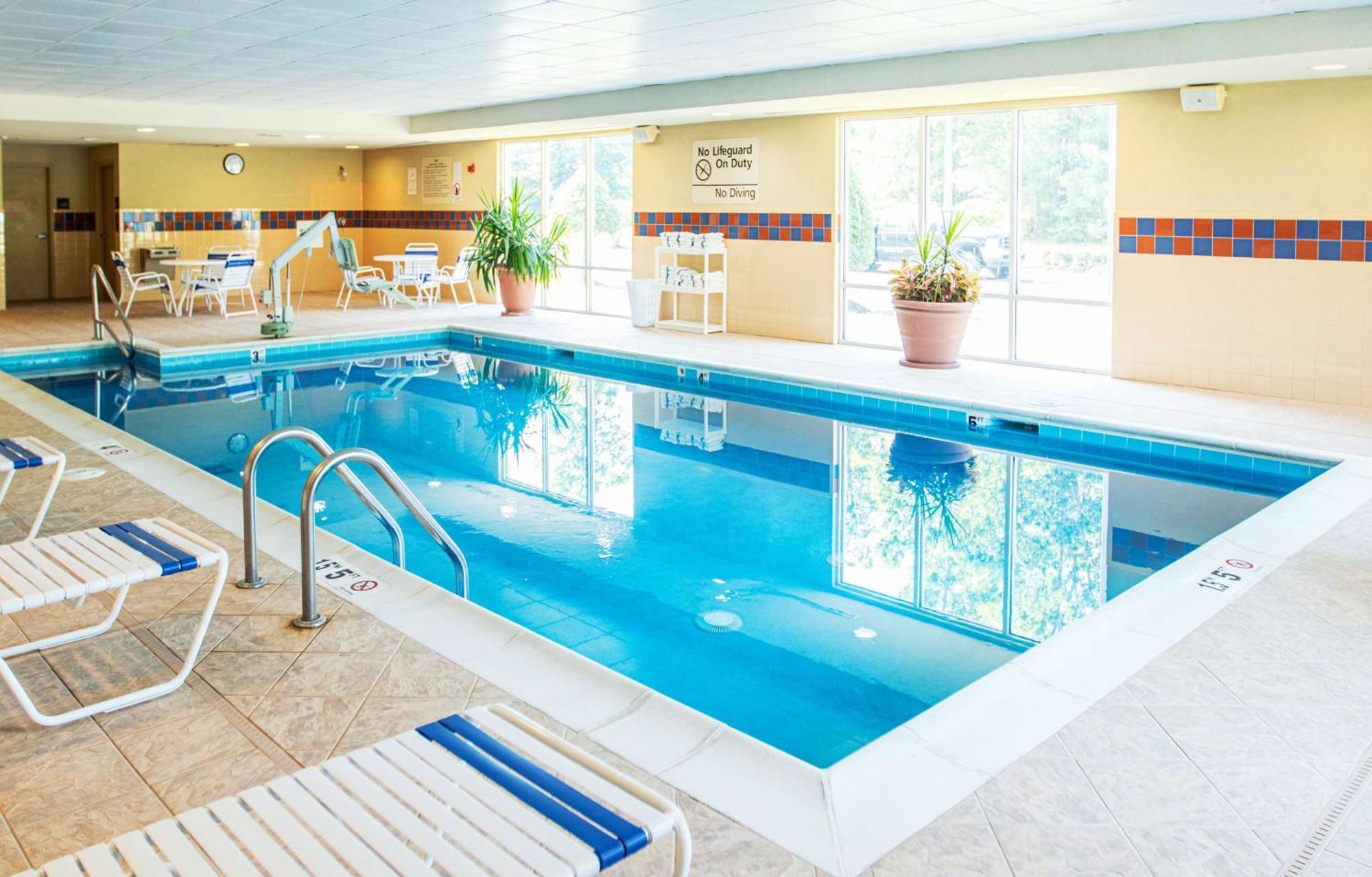 Hampton Inn Gloucester Eksteriør bilde